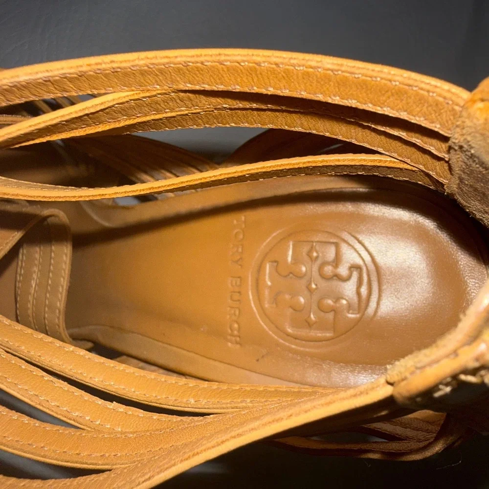 Tory Burch Tan Leather Strappy Caged Stiletto Heels Sandals Gold Logo Zip 8.5M